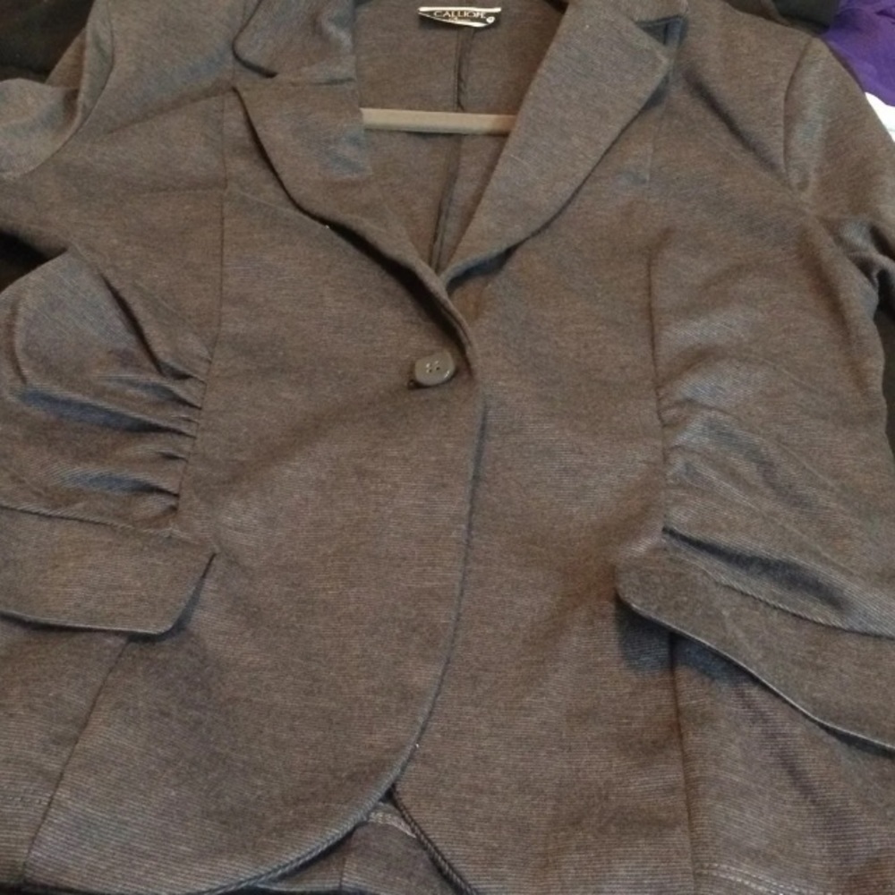 Grey jacket. - Picture 2 of 9